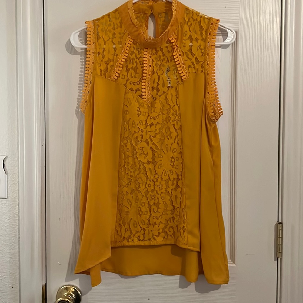 Women’s Self esteem lace/sheer short sleeve top in size XL.